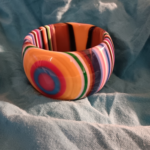 Vintage Lucite chunky bangle - Picture 1 of 5